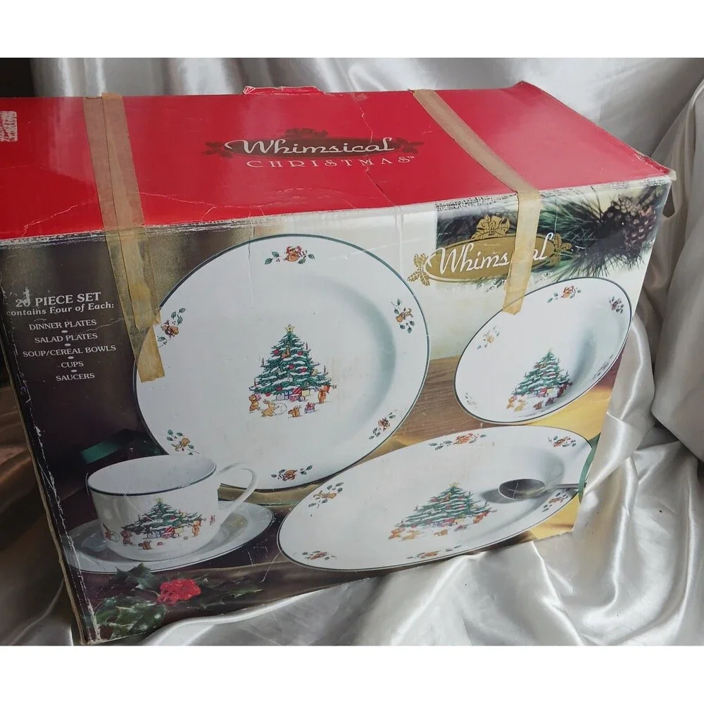 VINTAGE WHIMSICAL CHRISTMAS BY SALEM DINNER SET FOR 4 (MISSING 1 MUG) 19 PIECES